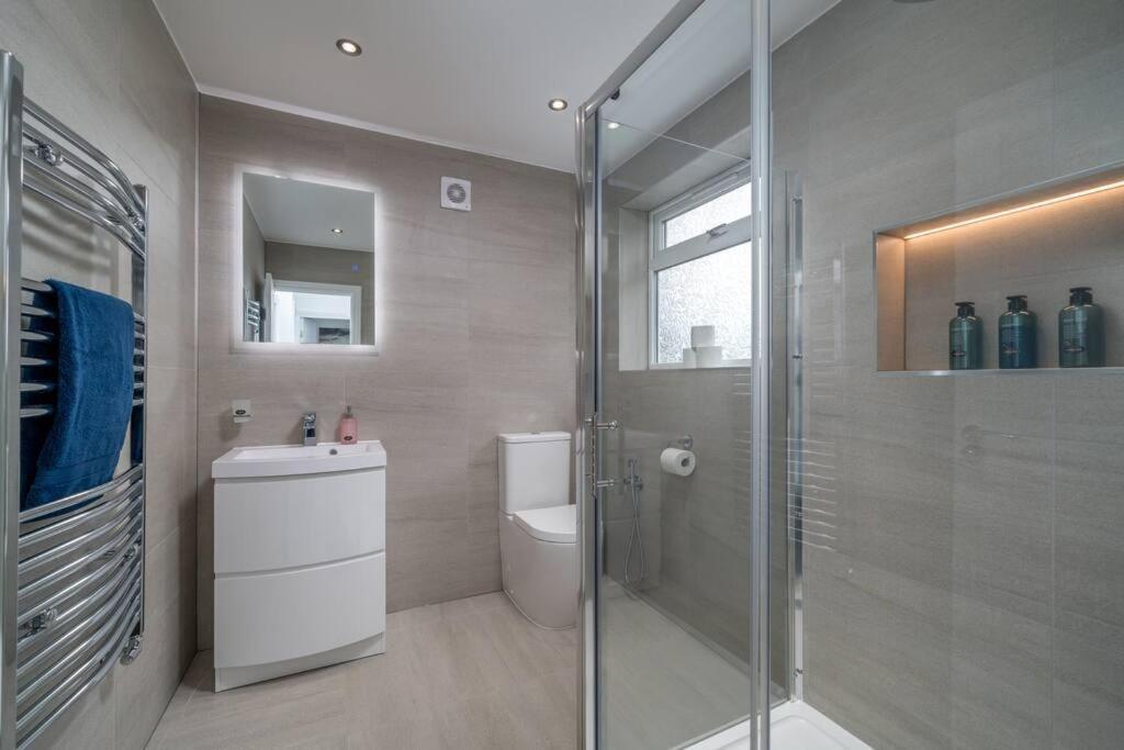 Апартаменты Lux 3Bed Near Wembley With Parking By Oceana Group - Sleeps 8 Харроу Экстерьер фото